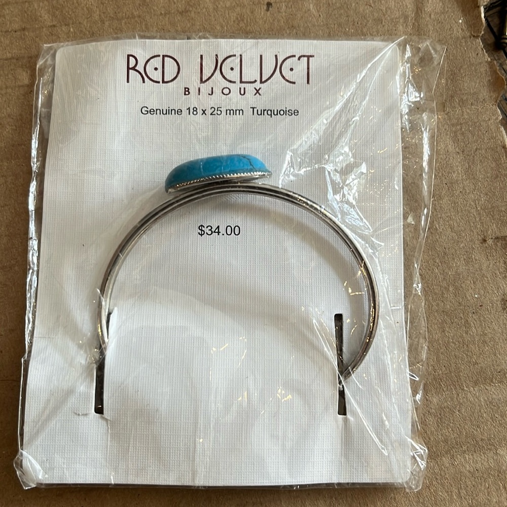 RED VELVET NWT TURQUOISE CENTER BRACELET